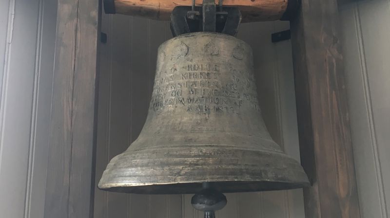 Kirkeklokke fra våpenhuset i Åsnes kirke. Foto: Britt Agnethe Enemo
