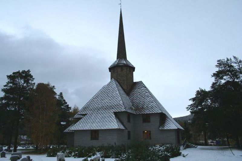 Dombås kyrkje før brannen. Foto: Kirkesøk