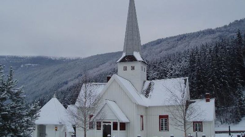 Sel kirke ligger i Sel sokn. Den er bygget i tre og ble oppført i 1742. Kirken har korsplan og 250 sitteplasser. Kirken har vernestatus automatisk listeført (1650-1850). Arkitekt: Knut Syversen Moen. Kilde: www.kirkesok.no