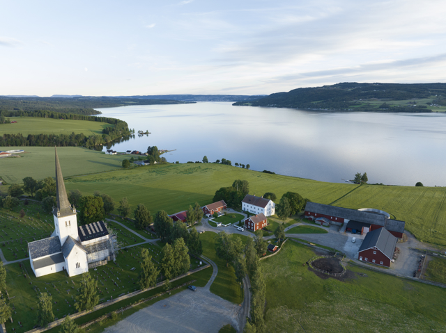I Hamar bispedømme er det høyt under kirketaket, åpne landskap, levende bygder og trivelig småbyer. Foto:  OVF