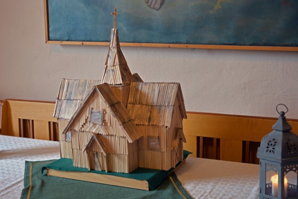 Modell av den Grue kirke som brant. Foto: Steinar Bekkevold 