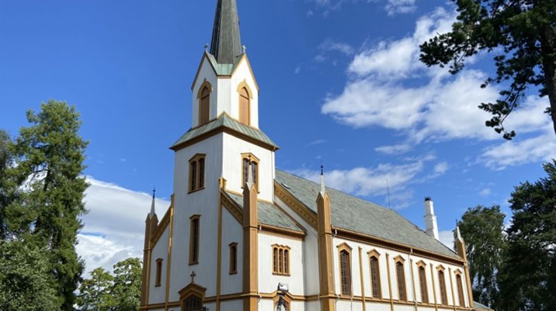 Gjøvik kirke ligger i Gjøvik sokn. Den er bygget i tre og oppført i 1882. Kirken har 600 sitteplasser. Den har vernestatus listeført. Arkitekt: Jacob Wilhelm Nordan. Kilde: kirkesok.no Foto: Aslaug S. Haugen