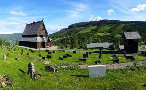 Reinli stavkirke. Foto: www.kirkesok.no