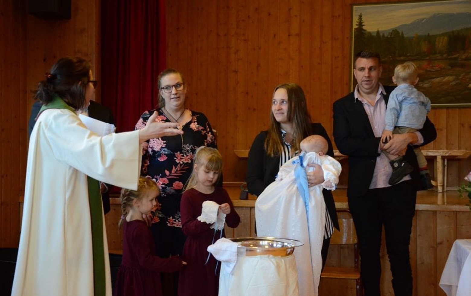 Her er det barnedåp i samfunnshuset på Vestby. Foto: Monika Søberg/Lokalavis