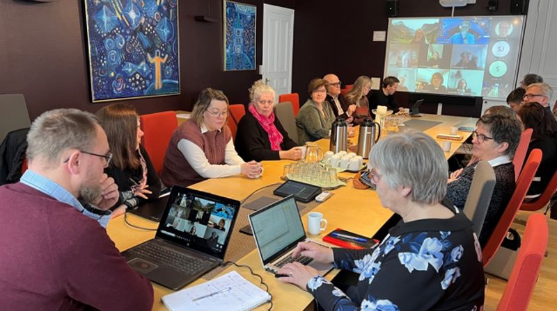 Nominasjonskomiteene er samlet til informasjonsmøte før de skal sette opp listeforslag til kandidater til Hamar bispedømmeråd og Kirkemøtet 2023. Foto: Hamar bispedømme