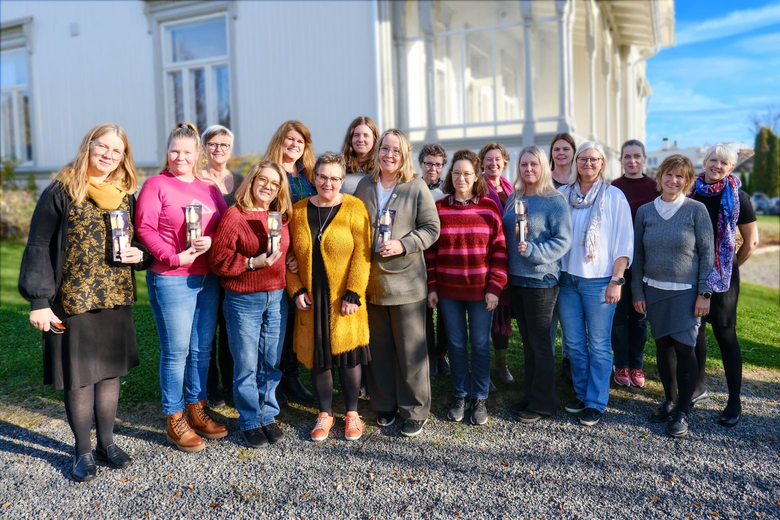 Diakonene er klare til "sorgmåned".  Forrige uke var de på fagsamling med rådgiver April Holten ved Hamar bispedømmekontor. Foto: HAB / Hamar bispedømmeråd.