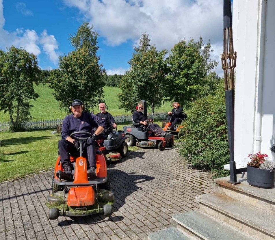 Månedens menighet har rekruttert ungdom gjennom sommerjobb i kirken. Foto: privat