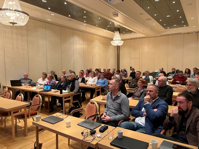 Proster og kirkeverger var samlet på Lillehammer hotell. Foto: Hamar bispedømmeråd.