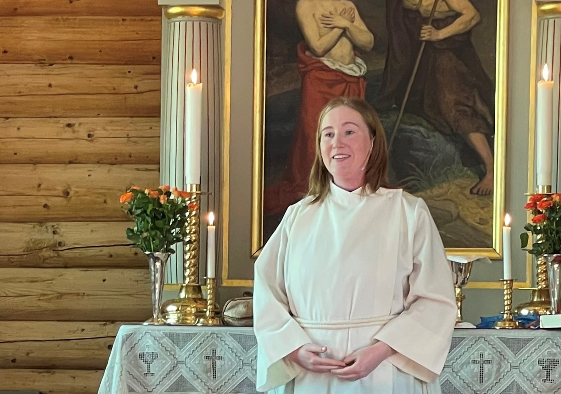 Eli-Kristin Sjøli Ulsund holder påskegudstjeneste i Moen kirke. Foto: Bjørn Anders Ulsund