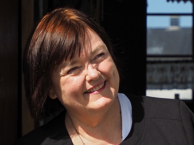 - Det å få oppleve kontraster i livet skjerper evnen til å sette pris på det som er her og nå. Gitte Bergestuen er ny sokneprest i Eina og Ås menigheter i Vestre Toten. Foto: Marit Dehli-Johannesen.