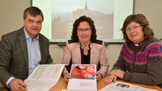 Stor oppslutning: Frå v. stiftsdirektør Bjørn Olaf Storhaug, leiar av bispedømerådet, Ann-Kristin Sørvik og biskop Ingeborg Midttømme kan legge fram ein årsrapport som viser at oppslutninga om kyrkja i Møre framleis er sterk.