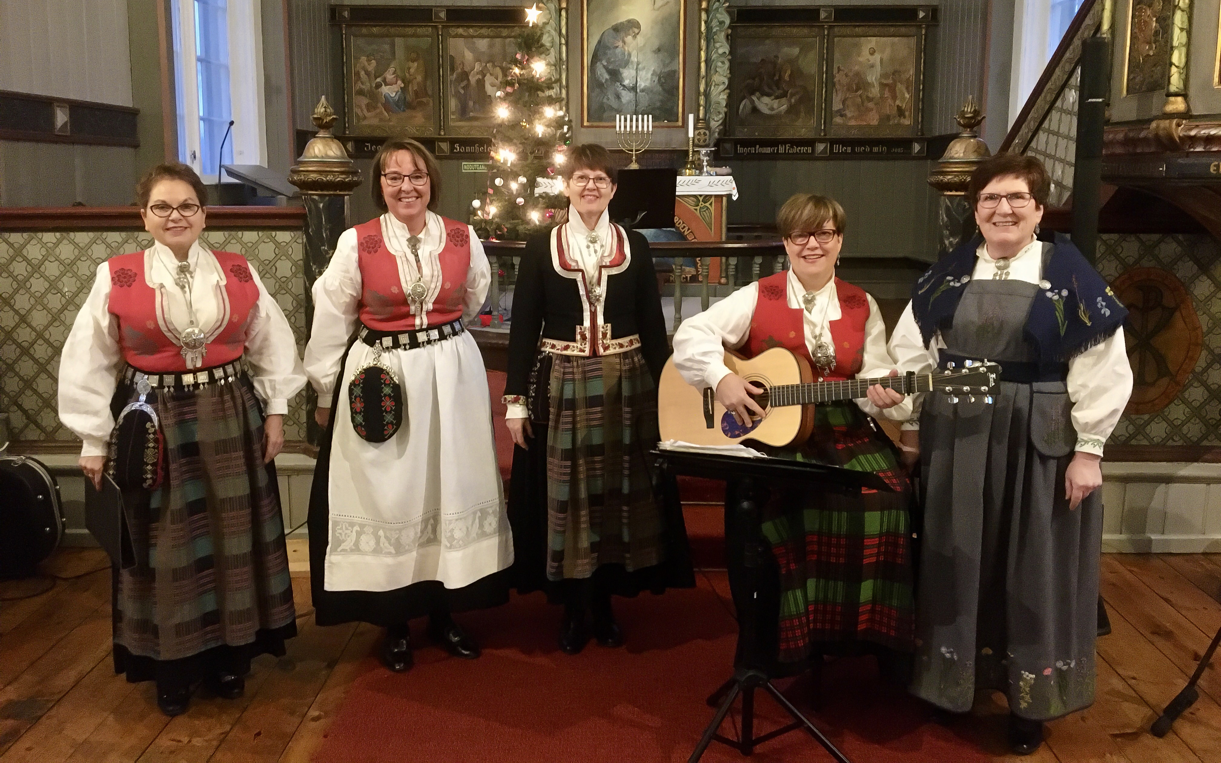 Lokale krefter bidro med innslag under markeringen i Valsøyfjord kirke.