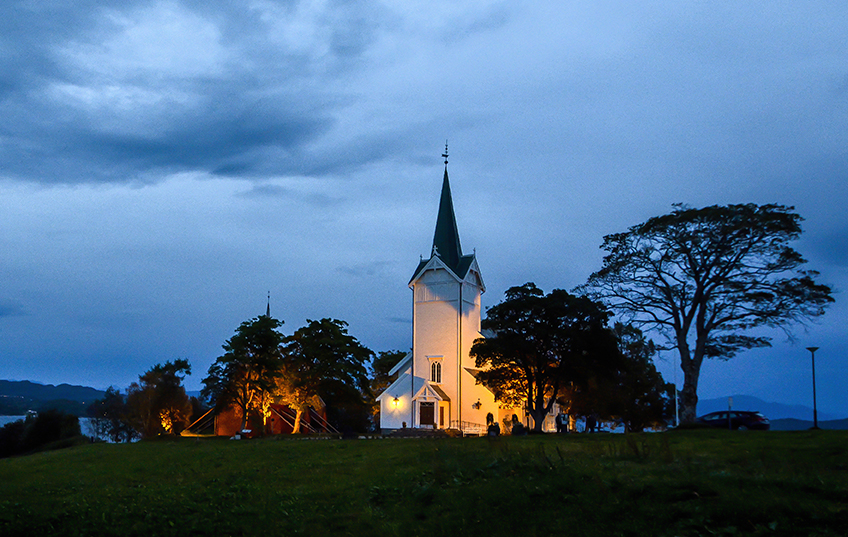 Kvernes gamle Kirkested. Foto: Svein Magne Harnes