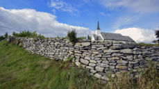 Den norske kirke samarbeider tett med antikvariske myndigheter om vedlikeholdsarbeidet og bevaring av kirkebygg, og de ekstra 50 millionene vil bli prioritert inn i dette. På bildet Rovde kyrkje (foto: Svein Magne Harnes)