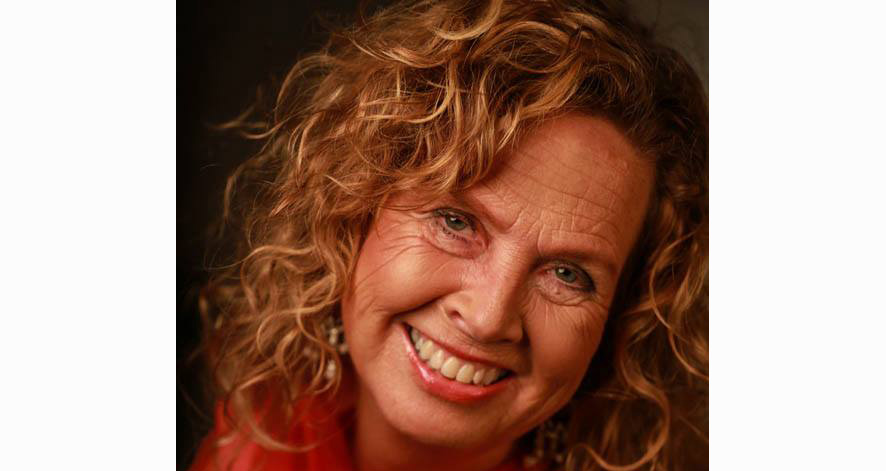 Audhild Mork, varaordførar i Aukra, vel seg den nynorske salmen "Fager kveldssol smiler". – Mine forfedre og formødre fann kvild i denne salmen, seier ho.