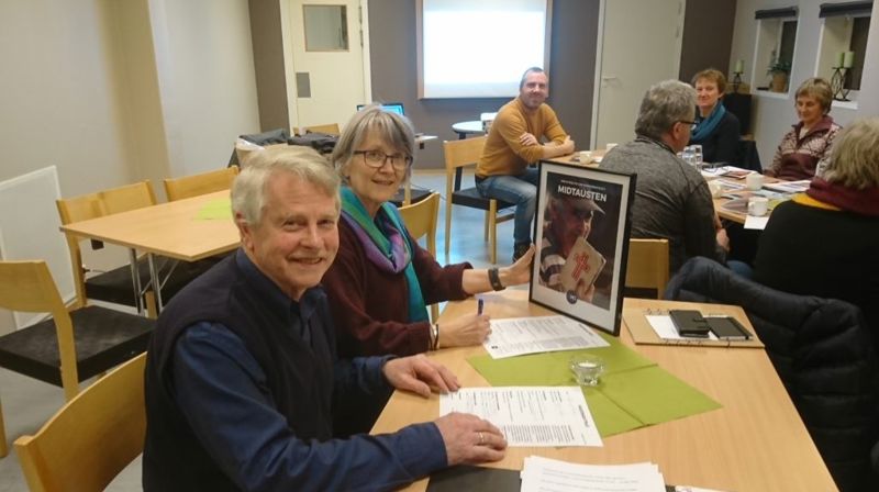 Bilde: Øye og Ranes sokn underskriv misjonsavtale.