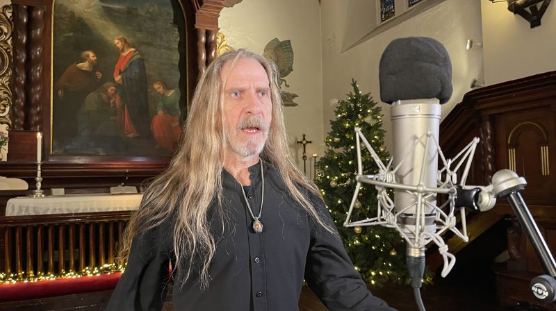 Øivind Elgenes sang nok en gang juleklassikeren "O helga natt" i Nordlandet kirke