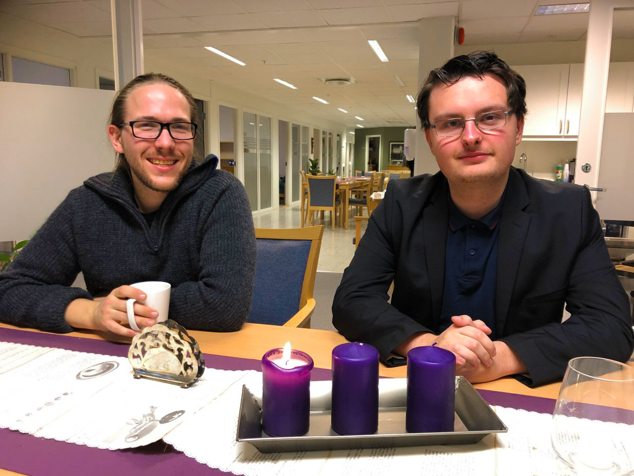 Frå v. Rasmus Elias Myklebust og Mikael Heian Frølandshagen er to av ungdommane i det nye Ungdomsrådet i Møre bispedøme