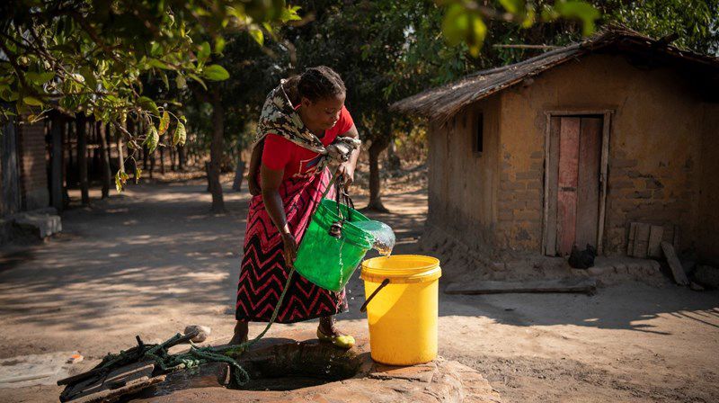 Dryppirrigasjon: Bønder som benytter seg av moderne jordbruksteknologi, slipper å hente vann i brønner og elver så ofte.