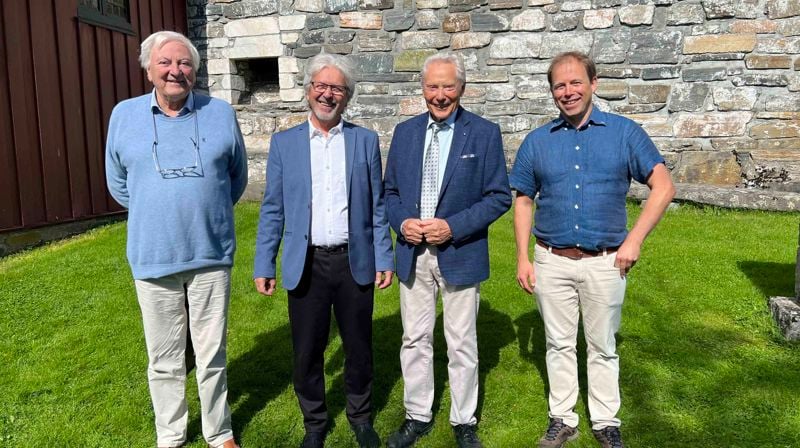 Vegard By (lengst til høgre) saman med (frå høgre): tidlegare domkantorar i Molde Knut Aambø og Leif Olav Sundsbø, og tidlegare kantor i Tingvoll, Tor Strand. Bilete: Privat