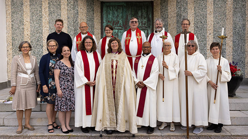 Øvst frå venstre: Magnus Moksnes Myhre, Bjørn Rasmussen, Ragnhild Annie Fuglseth, Finn Ove Kaldhol, Kristian Finn Risung og Olav Gading. Nedst frå venstre: Inger Synnøve Moen Lode, Anne Mari Schiager Topland, Anne Kringstad Grønvik, Bjørg Marie Myhre, biskop Ingeborg Midttømme, Karl McAllister , Turid Nyland, Vibeke Wiersholm Gjære og Sidsel Grøtting Strømme. Bilete: Privat