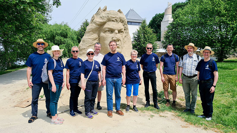 Gruppen fra Møre sammen med reiseleder Attila og en ungarsk prestekollega. Foto: Tormod Remøy
