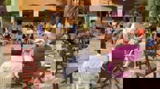 Julia Jakobsen leder en studentsamling i Mallorca. Foto: Privat