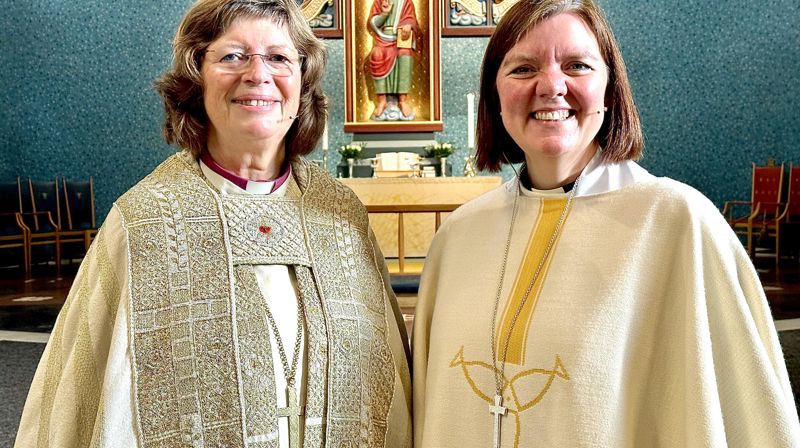 Biskop Ingeborg Midttømme sammen med domprost Grethe Lystad Jonsen