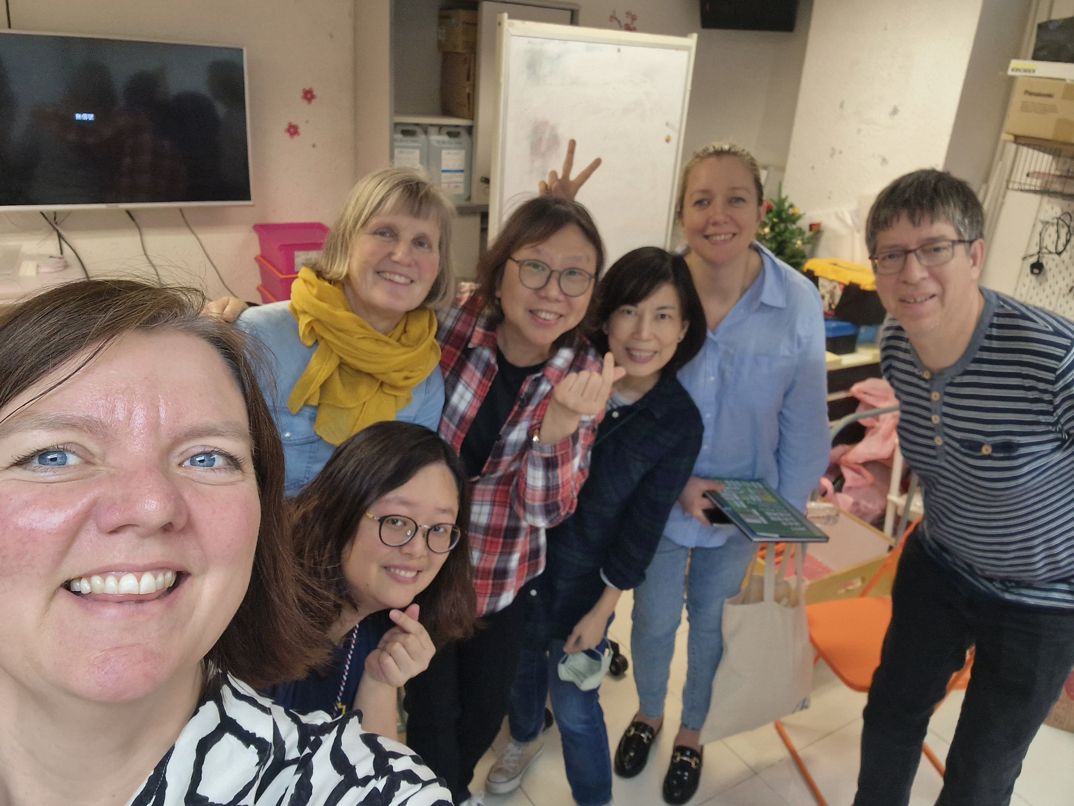 Misjonsrådgivere sammen med deler av staben til «Christian Concern for the Homeless». Alle bilder: Grethe Lystad Johnsen