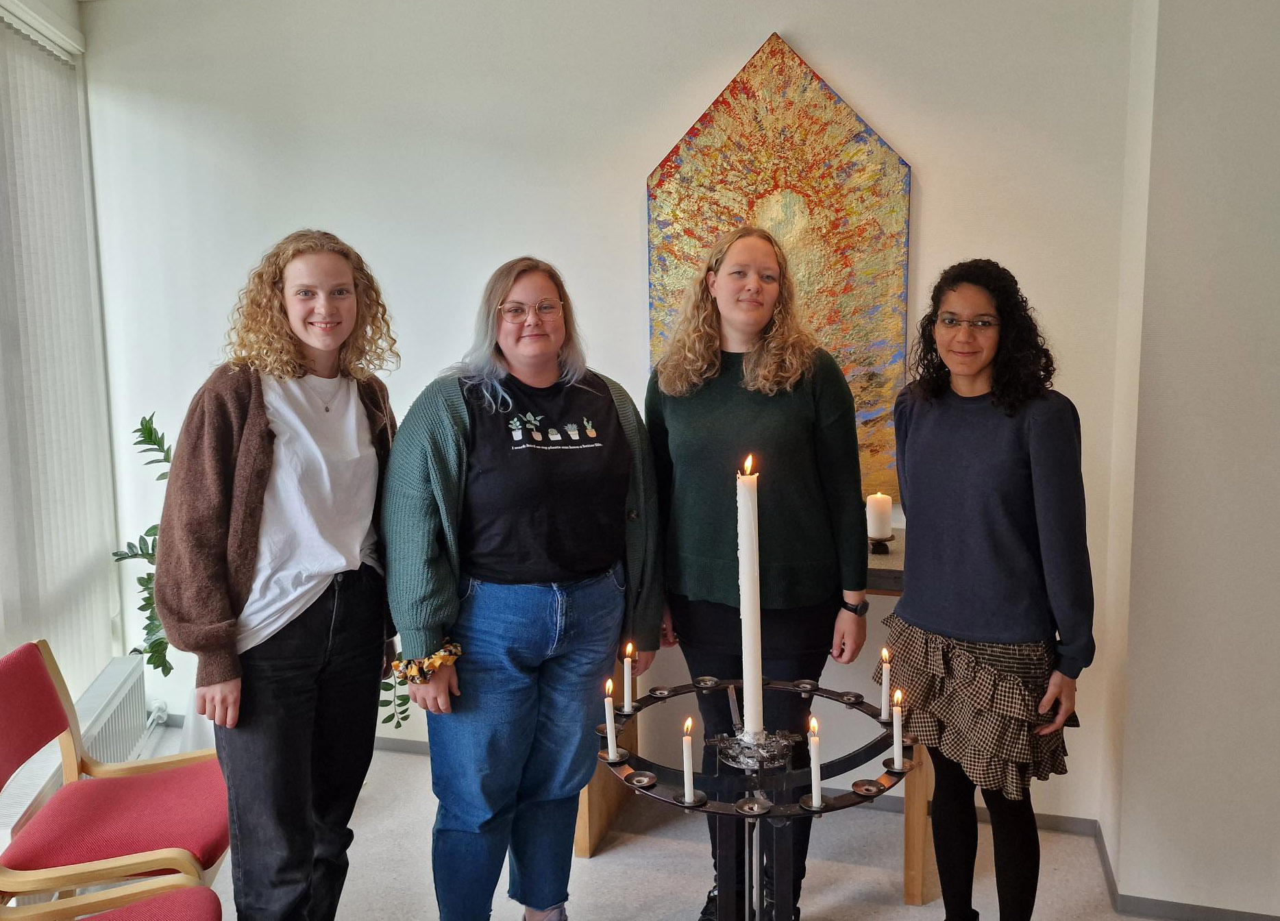 Fra venstre: Margrethe Pettersson, Hanna-Elise Grønmyr, Kristine Myrene Bleikli og Sylviane J. Denis. Verena Fuglestad og Ingri Angvik var ikke til stede da bildet ble tatt. Foto: Møre bispedømme