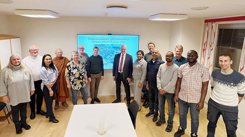 SAMARBEID OM TILBUD: Som en del av arbeidet med å videreutvikle en livsynsåpen profil for pasienter, har preste- og samtaletjenesten i Helse Møre og Romsdal som mål å etablere en ordning med lokale samtalepartnere på sykehusene som skal møte den enkeltes åndelige og eksistensielle behov. Nylig møttes representanter for ulike tros- og livssynssamfunn for samtale om hvordan dette best kan tilrettelegges. (Foto: Marie Marti Høgset)