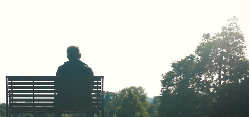 Kirkens SOS Møre og Romsdal møter hver dag mennesker som står i ulike livskriser. Tjenesten handler i første rekke om å lindre gjennom samtalen, om å være tilstede og å være et medmenneske og en medvandrer.