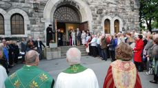 Skodespelar Viggo Solum stod fram og siterte frå reformatoren Martin Luthers skrifter, både under gudstenesta  og ute på kyrkjetrappa.