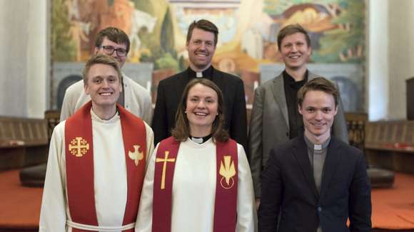 Møre bispedøme har stadig ledige prestestillingar. Vi har også behov for vikarprest-tenester. Ta kontakt om prestestillingar i Møre!