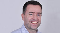 - Den nynorske salmen "Å, ver hjå meg" ber i seg vitnemålet om Gud som den trygge hamna i liva våre, og det er eit bilde alle vi på kysten kan kjenne oss igjen i, seier assisterande fylkesutdanningssjef Rune Solenes Opstad.