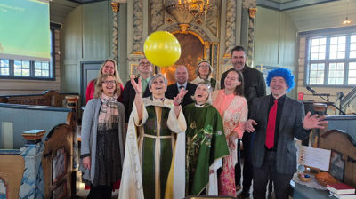 Under bispevisitasen i Klæbu i februar 2025 fikk biskop Herborg være med på menighetens karnevalsgudstjeneste.