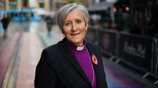 Biskop Herborg Finnset deltok da Den norske kirkes unnskyldning til skeive ble fremført på London pub i Oslo.