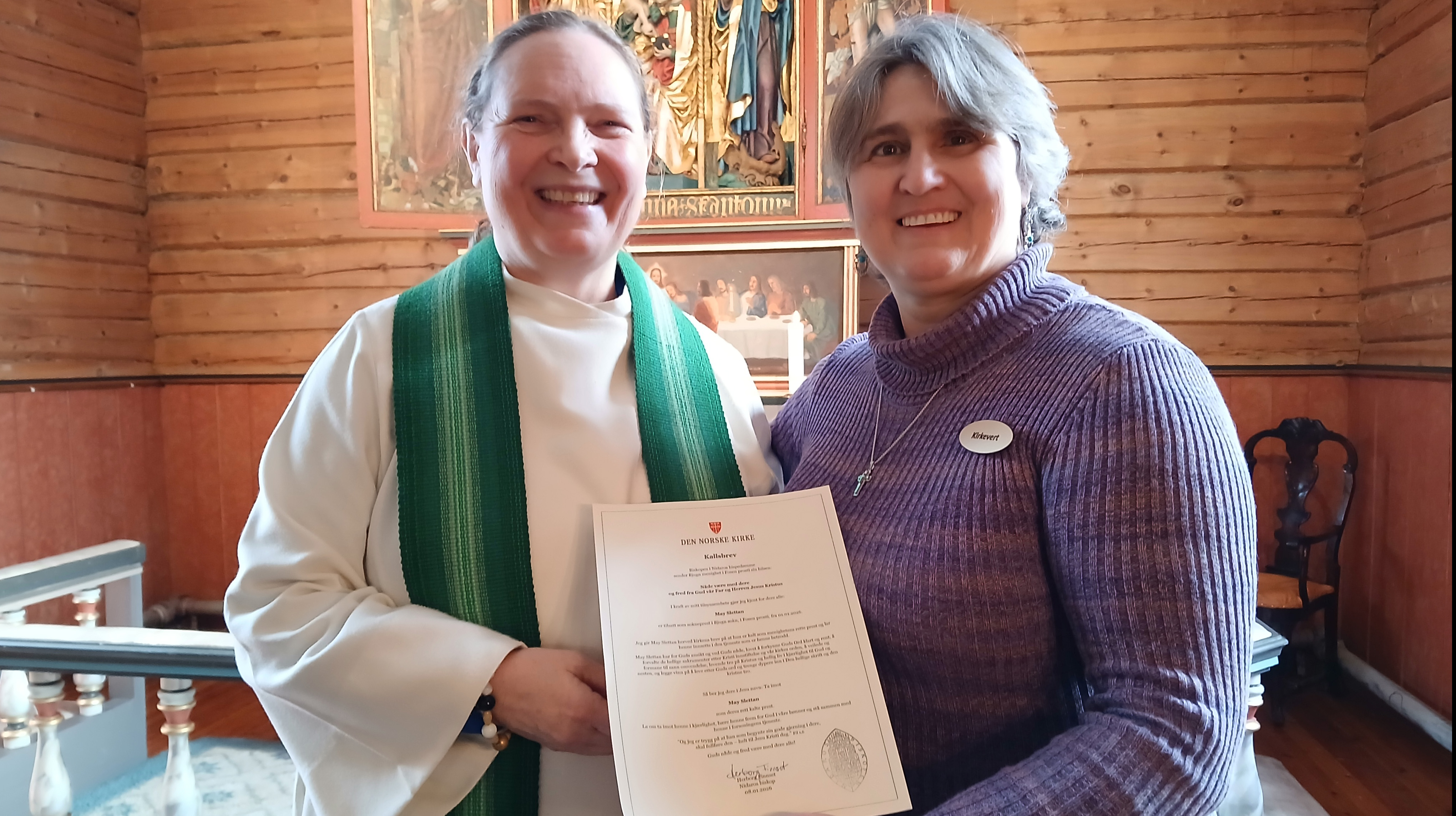 Nyinnsatt sogneprest i Bjugn, May Slettan (t.v), sammen med menighetsrådsleder Laila Iren Veie.