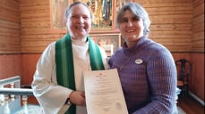 Nyinnsatt sogneprest i Bjugn, May Slettan (t.v), sammen med menighetsrådsleder Laila Iren Veie.