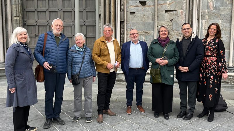 Ramallah-presten Munther Isac besøkte representanter for Byåsen menighet, Kirkelig fellesråd i Trondheim og Nidaros bispedømme. Fra venstre: Bodil Slørdal, Knut Kittelsaa, Anna Kittelsaa, Odd Anders With, John Stene, Beate Iren Lerdahl, Munther Isac og Aud Kristin Saltvik Aasen.