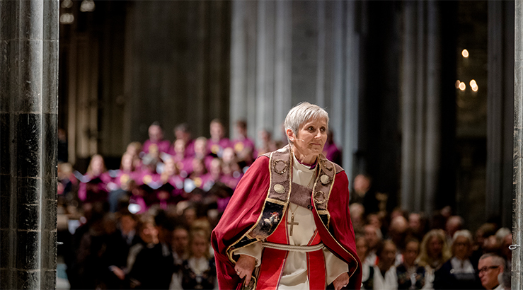 Herborg Oline Finnset, på vei inn i bispegjerningen i Nidaros. (Foto: Ole Martin Wold, NTB/Scanpix)