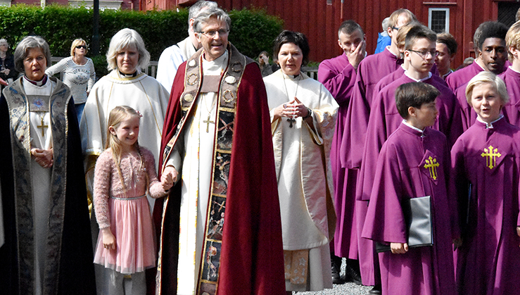 Biskop Tor Singsaas etter avskjedsgudstjenesten 11. juni 2017. (Foto: Magne Vik Bjørkøy)