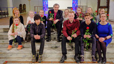 Biskop Tor sammen med orgelklubben Maren Margrethe i Steinkjer kirke. (Alle foto: Arne Opdal)