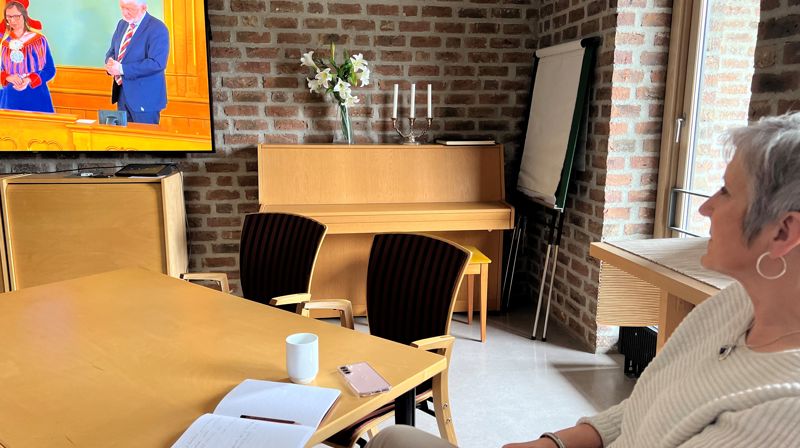 Biskop i Nidaros, Herborg Finnset, fulgte sendingen fra bispekontoret i Trondheim.