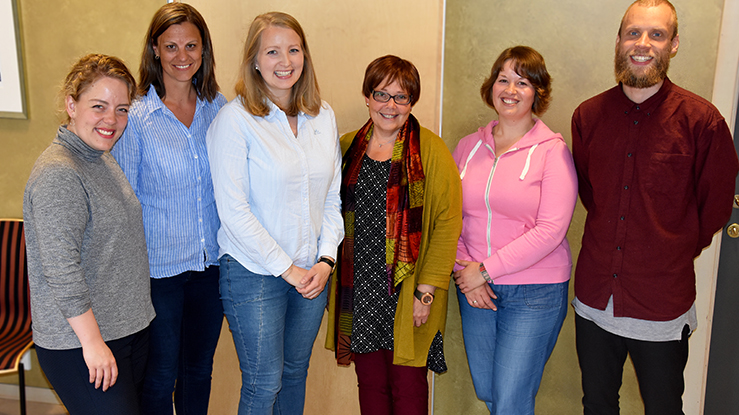 Viljen til samhandling er stor blant barne- og ungdomsledere i Nidaros. Her fra møtet i Erkebispegården, 7. juni. Fra venstre: Lea Thorstensen (NMSU), Aud Kristin Saltvik Aasen (Nidaros bispedømmeråd), Therese Lilleberg Johnsen (NMSU), Greta Aarthun (Søndagsskolen), Irene Maria van Andel (NLM ung) og Eivind Risholm (Acta).