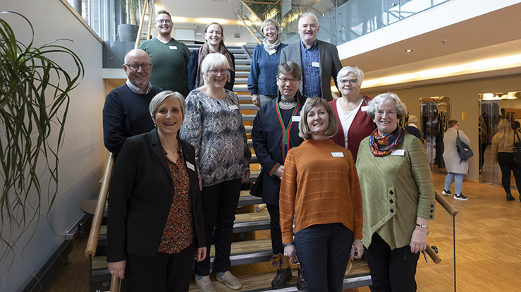 Nidaros bispedømmes delegater på Kirkemøtet 2020. Bak fra venstre: Alex Ramstad Døsvik, Agnes Sofie Engen Gjeset,  Grete Bækken Mollan og Jon Henrik Gulbrandsen. Midterste rekke fra venstre: Erik Seem, Kjersti Ngozi Furuseth, Bjørn Thomas Åhren og Randi Sollie Denstad. Fremst fra venstre: Biskop Herborg Finnset, Martha Garborg Bergslid og bispedømmerådets leder Brit Skjelbred. (Foto: Magne Vik Bjørkøy)