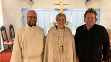 Medvirkende under "Dypdykk" i Tempe kirke. Fra venstre: Prestevikar i Nidelven menighet Steffen Torsteinsen Aune, biskop Herborg Finnset og kantor Øystein Løvli.