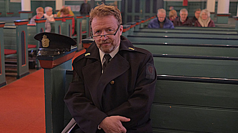 Politileder i Innherred og Namdal, Snorre Haugdal, stilte som lensmann da søndagsgudstjenesten i Egge ble gjennomført i 1920-stil. (Alle foto: Arne Opdal)