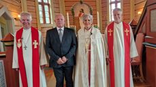 (F.v) Prost i Namdal Frode Askekjær, kirkeverge og organist Geir Bergli, Biskop Herborg Finnset og sokneprest i Lierne Martin Ottoson.