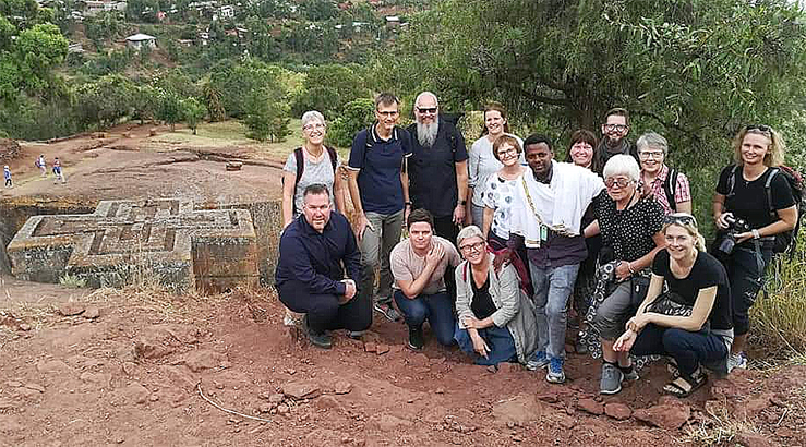 Bilde fra Kirkens Nødhjelps "mobiliseringsreise" til Etiopia i november. Deltagere fra Nidaros (frivillige og ansatte) var Sigbjørn Dalen fra Ekne (nederst til venstre), kateket Kristin Ofstad fra Heimdal (øverst til venstre), Kjell Morten Brun fra Skogn (nederst, nr. 2 fra venstre) og kateket Grete Ramampiaro fra Tiller (øverst til høyre). 